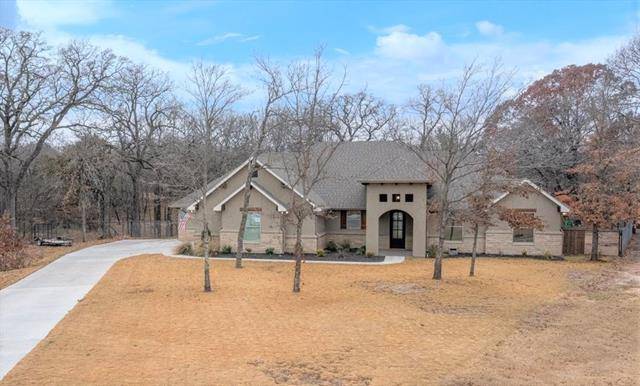 401 Acorn Trail, Granbury, TX 76049