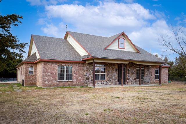 565 E McFarland Street, Bells, TX 75414