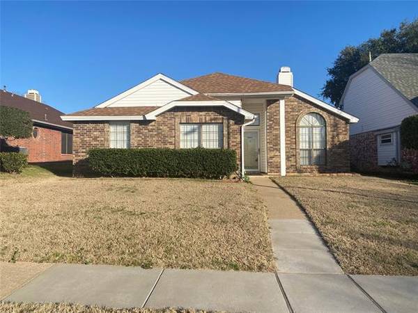 4304 Saugus Drive, Grand Prairie, TX 75052