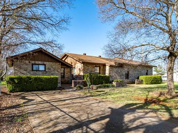 1305 Lipan Highway, Granbury, TX 76048