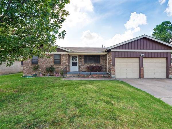 1105 Simpson Drive, Hurst, TX 76053