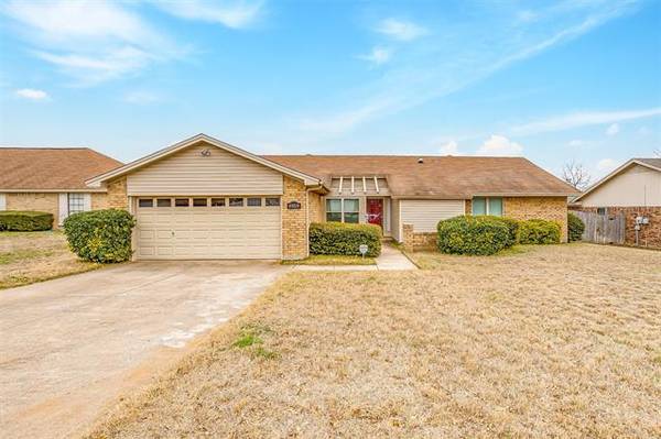 9959 Haywood Court, Benbrook, TX 76126