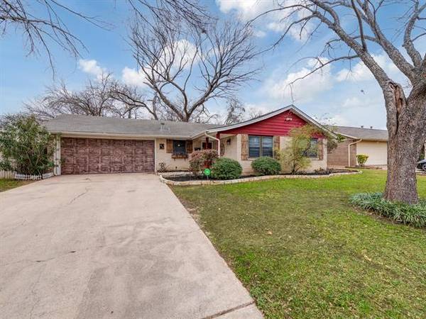 612 Bayless Drive, Euless, TX 76040