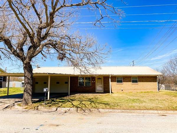 404 Gallia Street, Bowie, TX 76230