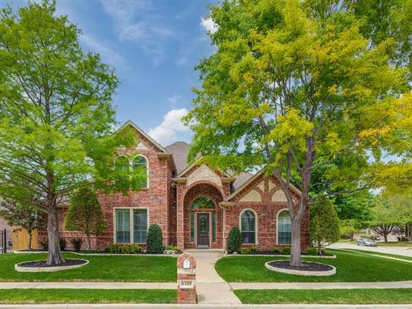 8309 Valley Oaks Drive, North Richland Hills, TX 76182