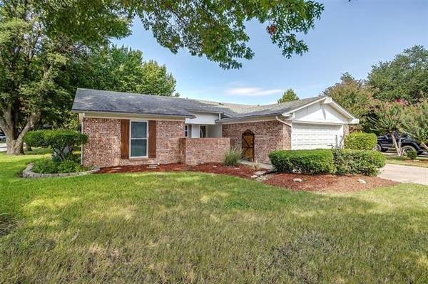 1112 Thistle Court, Benbrook, TX 76126