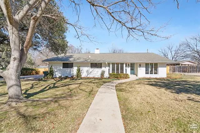 612 Oakpark Drive, Brownwood, TX 76801