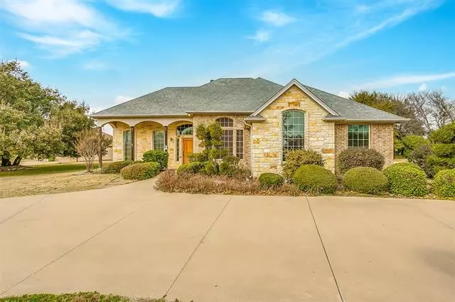 2210 Tree Top Court, Granbury, TX 76049