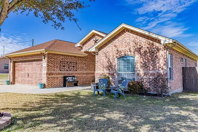 1326 W Chippewa Trail, Granbury, TX 76048