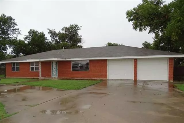 111 E Broadway Street, Roscoe, TX 79545