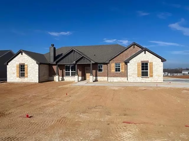 1023 Northern Oaks Court, Springtown, TX 76082