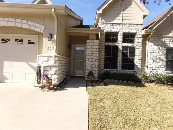 827 Kitty Hawk Lane, Grand Prairie, TX 75051