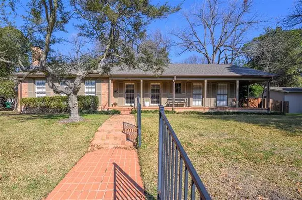 2222 Houston Place,  Denton,  TX 76201