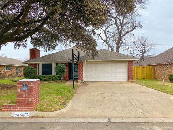 915 Baldwin Drive, Arlington, TX 76012