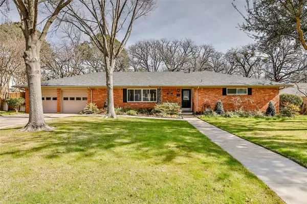 2420 OAKRIDGE Street, Denton, TX 76209