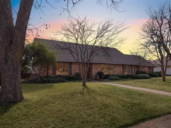 Dallas, TX 75230,7124 Mimosa Lane