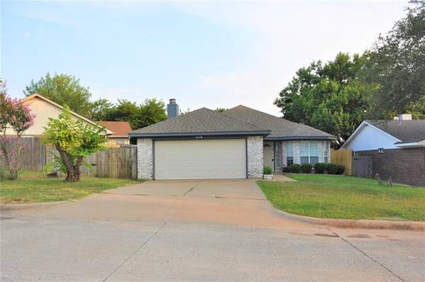 4648 Feathercrest Drive, Fort Worth, TX 76137