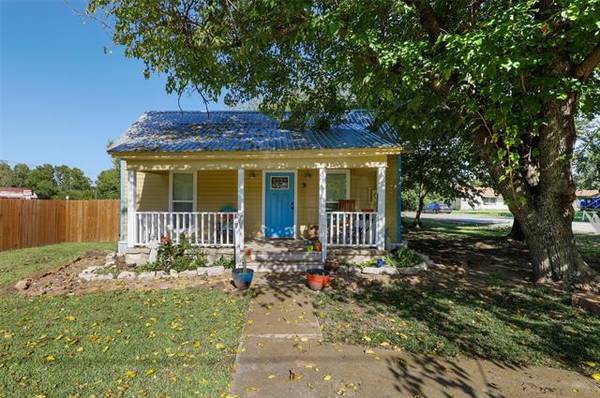 405 S Birch Street, Springtown, TX 76082