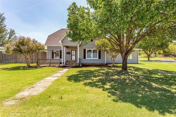 201 W Oak Street, Gordon, TX 76453