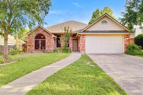 1805 Sand Stone Drive, Sanger, TX 76266