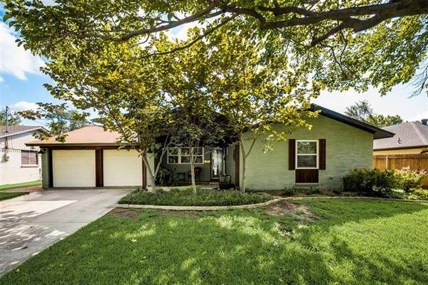 804 Livingston Drive, Hurst, TX 76053