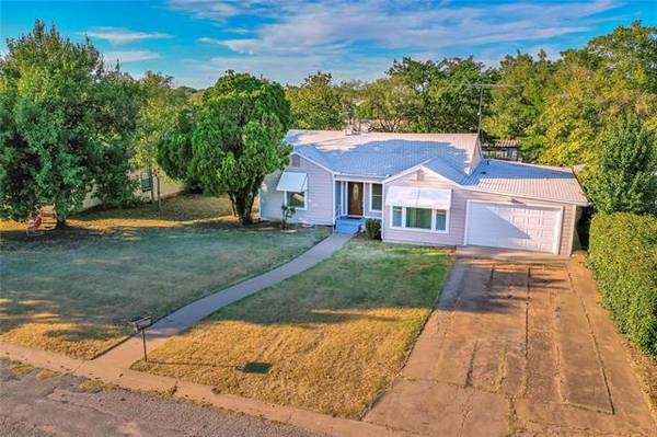 1202 W Wheeler Street, Breckenridge, TX 76424