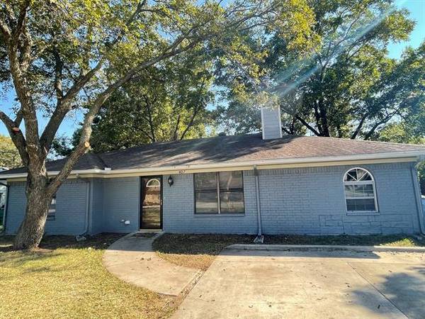 407 E Mckinney Street, Pilot Point, TX 76258