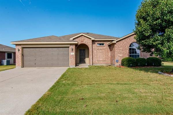 204 Saddlebrook Drive, Krum, TX 76249