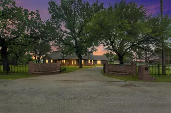 3809 Dunn Court, Granbury, TX 76049