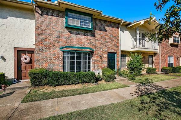 10 E Mountain Lane, Grand Prairie, TX 75052