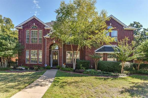 906 Shady Bend Drive, Kennedale, TX 76060