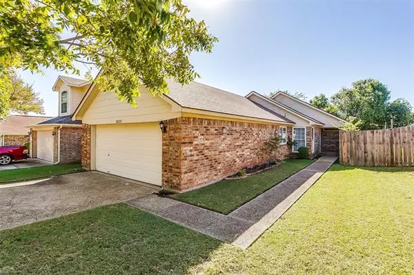 10237 Holly Grove Drive, Fort Worth, TX 76108