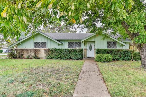 3205 Lark Lane, Irving, TX 75062