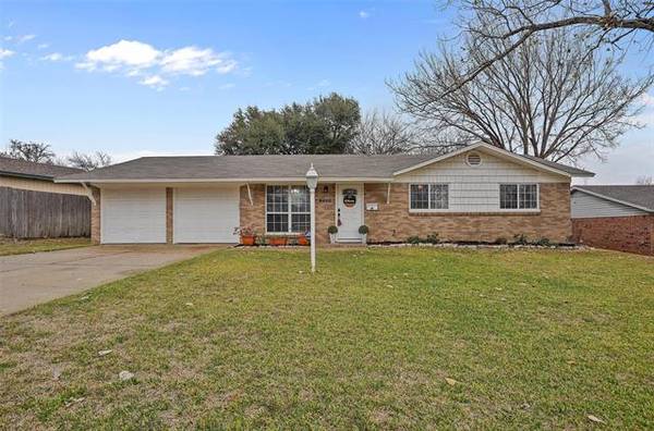 540 NW Mound Street, Burleson, TX 76028