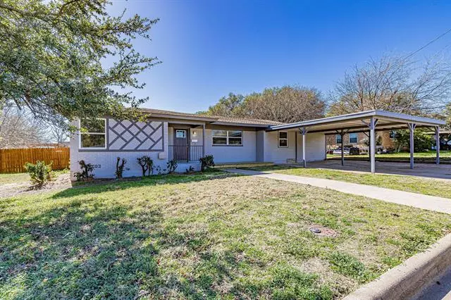 605 Crestview Drive, Granbury, TX 76048