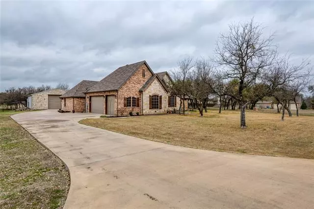 104 Bedding Lane, Azle, TX 76020