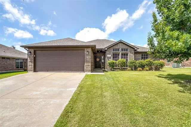 605 Reagan Lane, Burleson, TX 76028