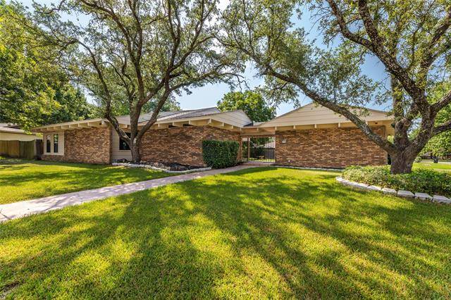 1243 Hilltop Drive, Cleburne, TX 76033