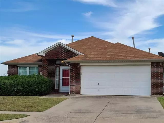 909 Saratoga Court, Saginaw, TX 76131