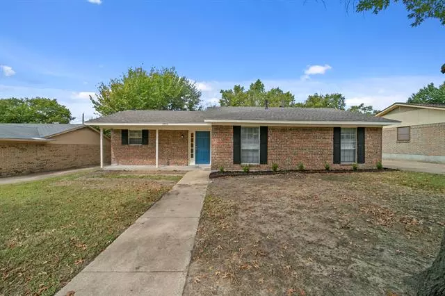 2904 Linda Drive, Ennis, TX 75119