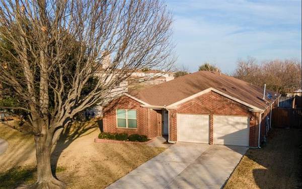 1241 Cheyenne Court, Saginaw, TX 76131