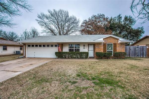 1211 Cozby Street E, Benbrook, TX 76126