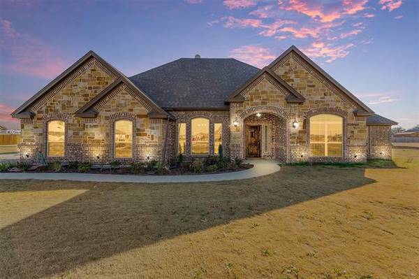 1015 Jesse James Lane, Springtown, TX 76082