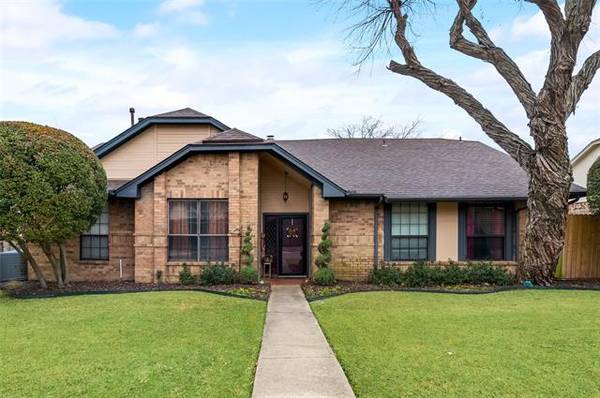 2040 Oakbluff Drive, Carrollton, TX 75007