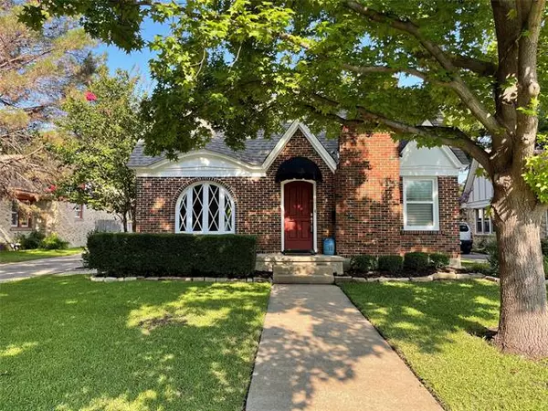 2130 Stanley Avenue, Fort Worth, TX 76110