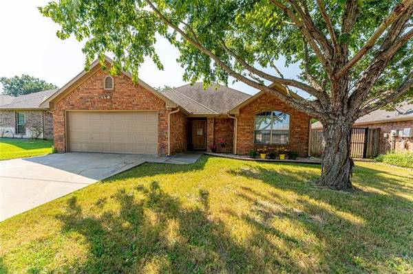 703 Oakmont Drive, Ennis, TX 75119