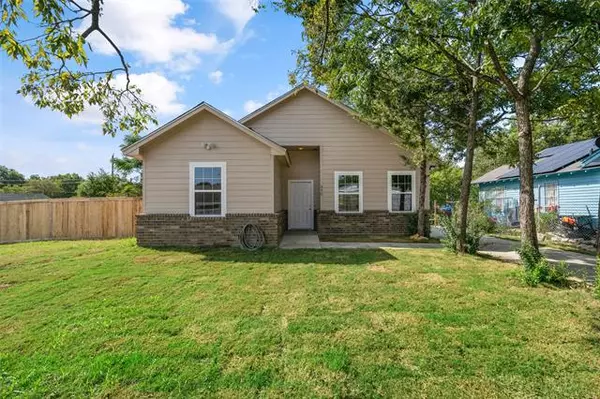 950 E Richmond Avenue, Fort Worth, TX 76104