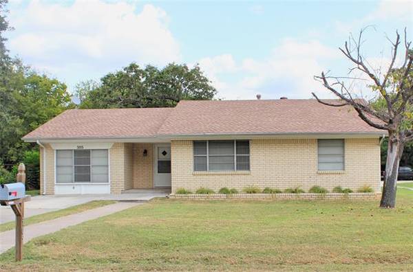 305 S Weatherford Street, Chico, TX 76431