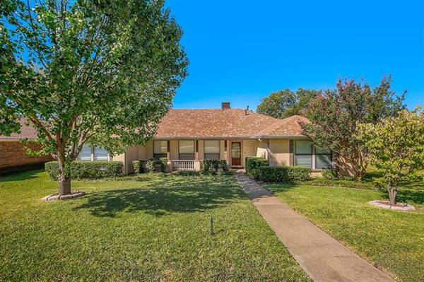 425 Rustic Ridge Drive, Garland, TX 75040