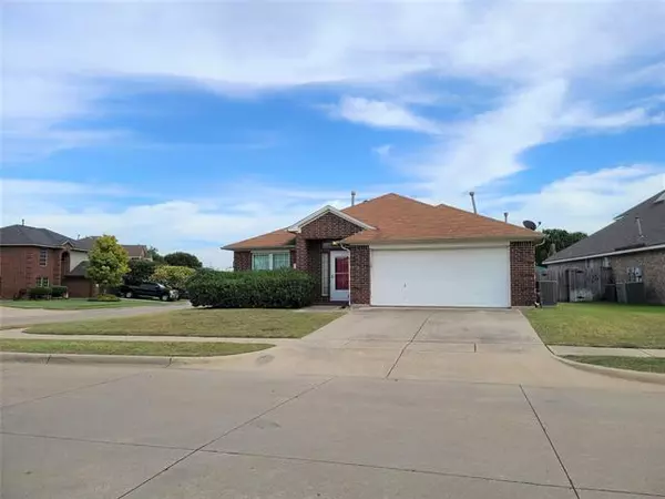 Saginaw, TX 76131,909 Saratoga Court